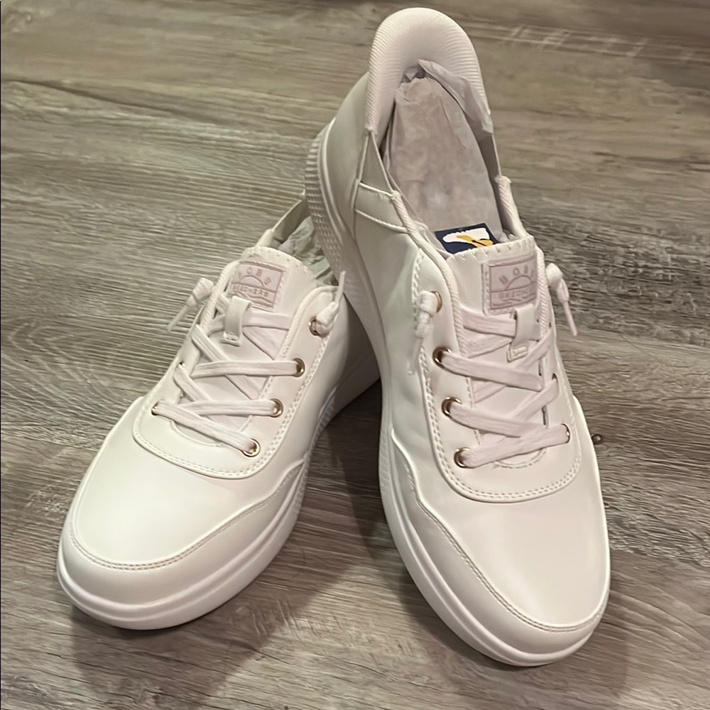 NWT Skechers BOBS Classic White Synthetic Leather Slip-In Sneakers Women’s Sz 9